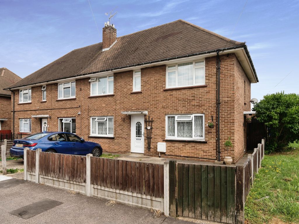 2 bed for sale in Meynell Road, Romford RM3 Zoopla