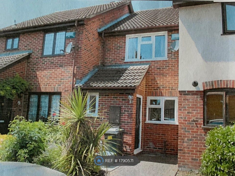 2 bed terraced house to rent in Willowside, Snodland ME6, £1,275 pcm