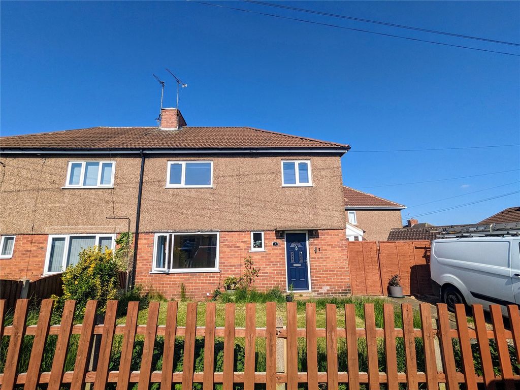 4 bed semidetached house for sale in Cross Street, Upton, Pontefract