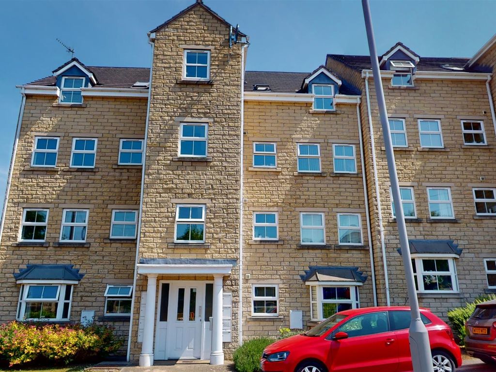 2 bed flat for sale in Meadow Road, Apperley Bridge, Bradford BD10, £