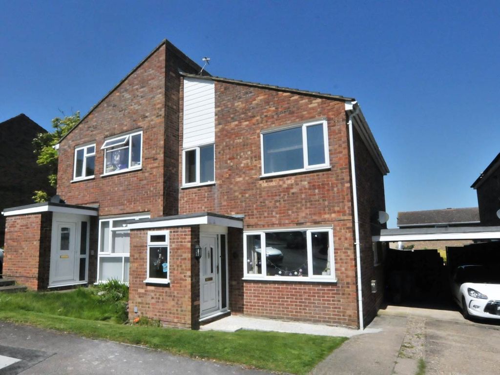 3 bed semidetached house to rent in Beldam Avenue, Royston SG8, £1,450