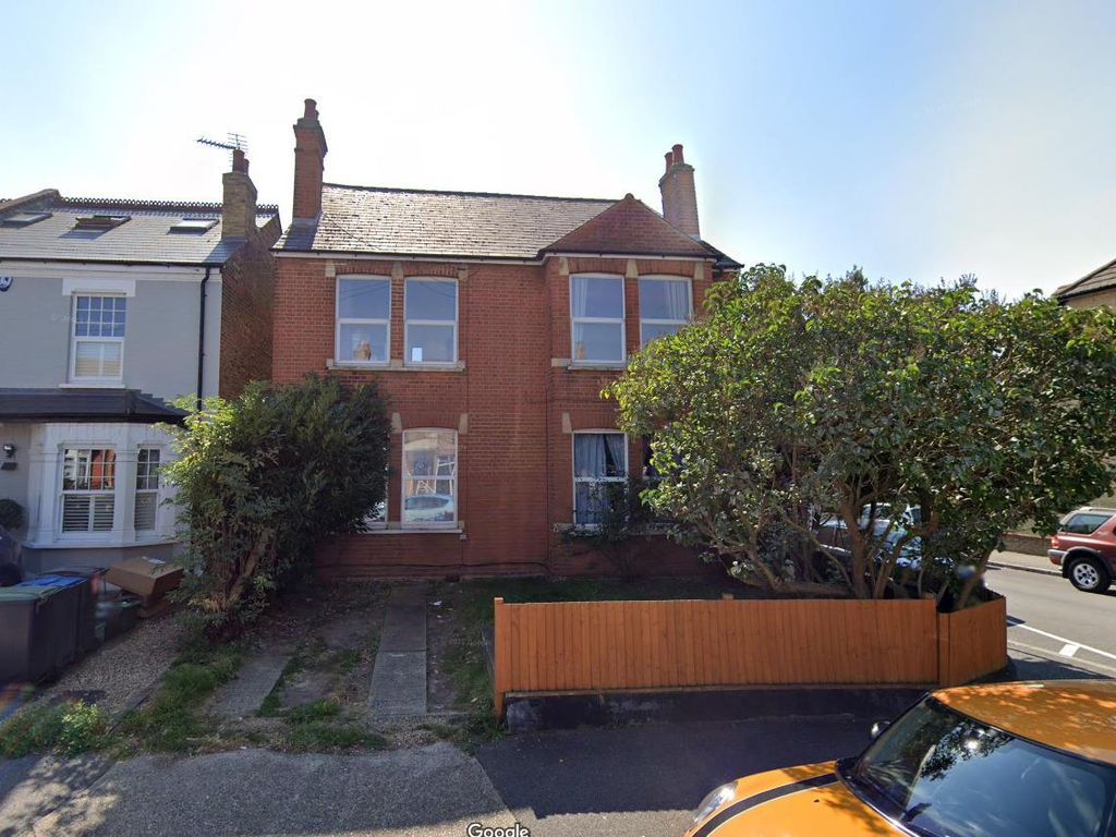 Room to rent in Bond Road, Surbiton KT6, £1,200 pcm Zoopla