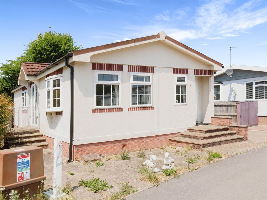 2 bed mobile/park home for sale in Oaklands Park, Crossways, Dorchester