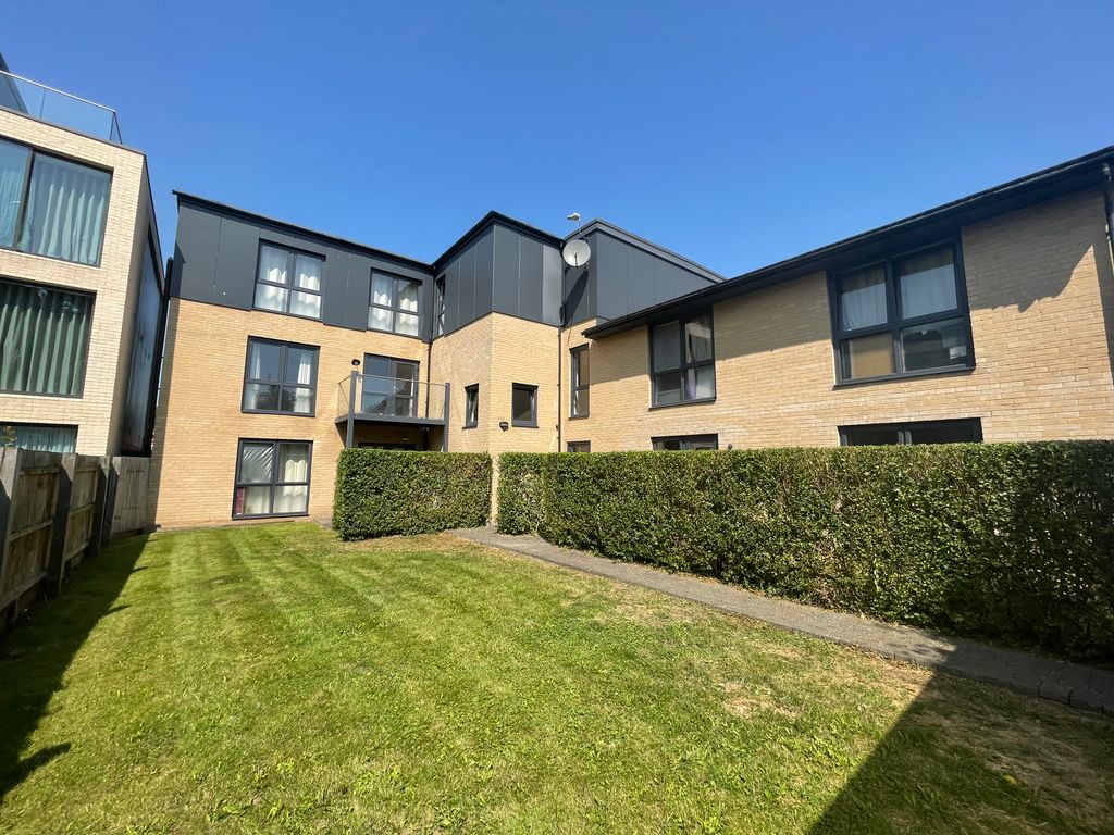 1 bed flat to rent in Akeman House, Histon Road, Cambridge CB4, £1,450