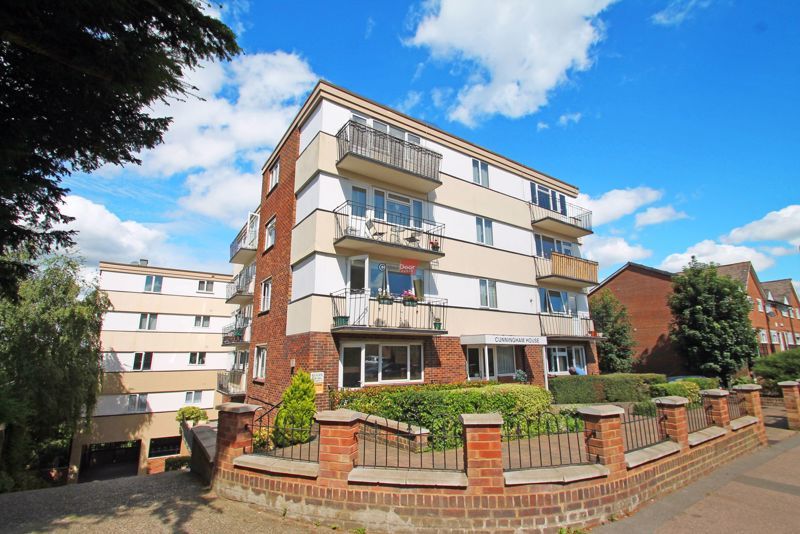 2 bed property to rent in St. Margarets Street, Rochester ME1, £1,100