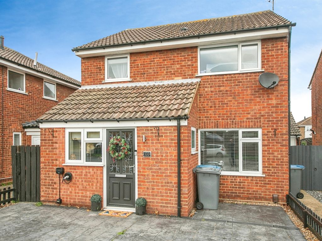 3 bed detached house for sale in Melford Way, Felixstowe IP11, £330,000