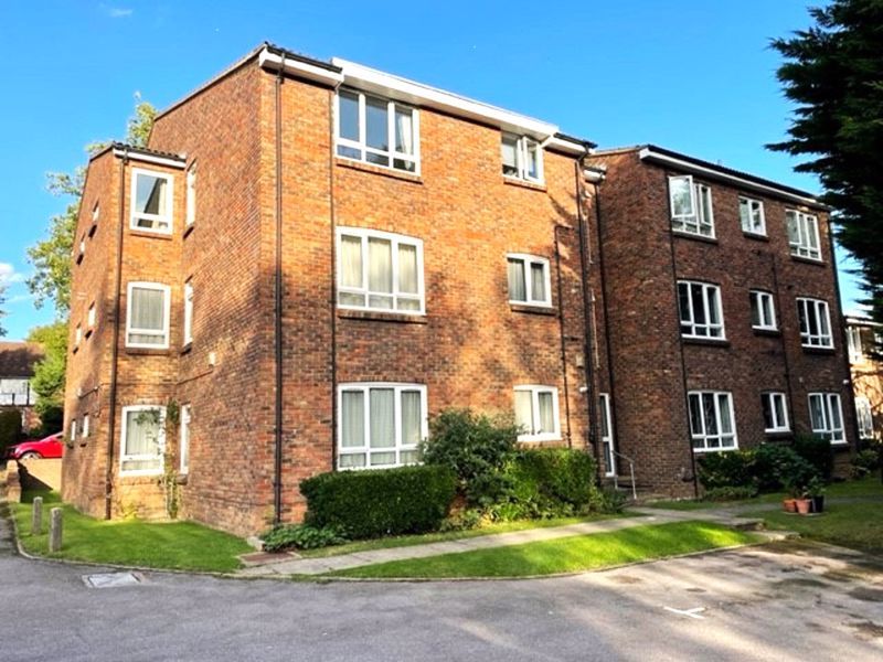 2 bed flat for sale in The Avenue, Hatch End, Pinner HA5, £465,000 Zoopla
