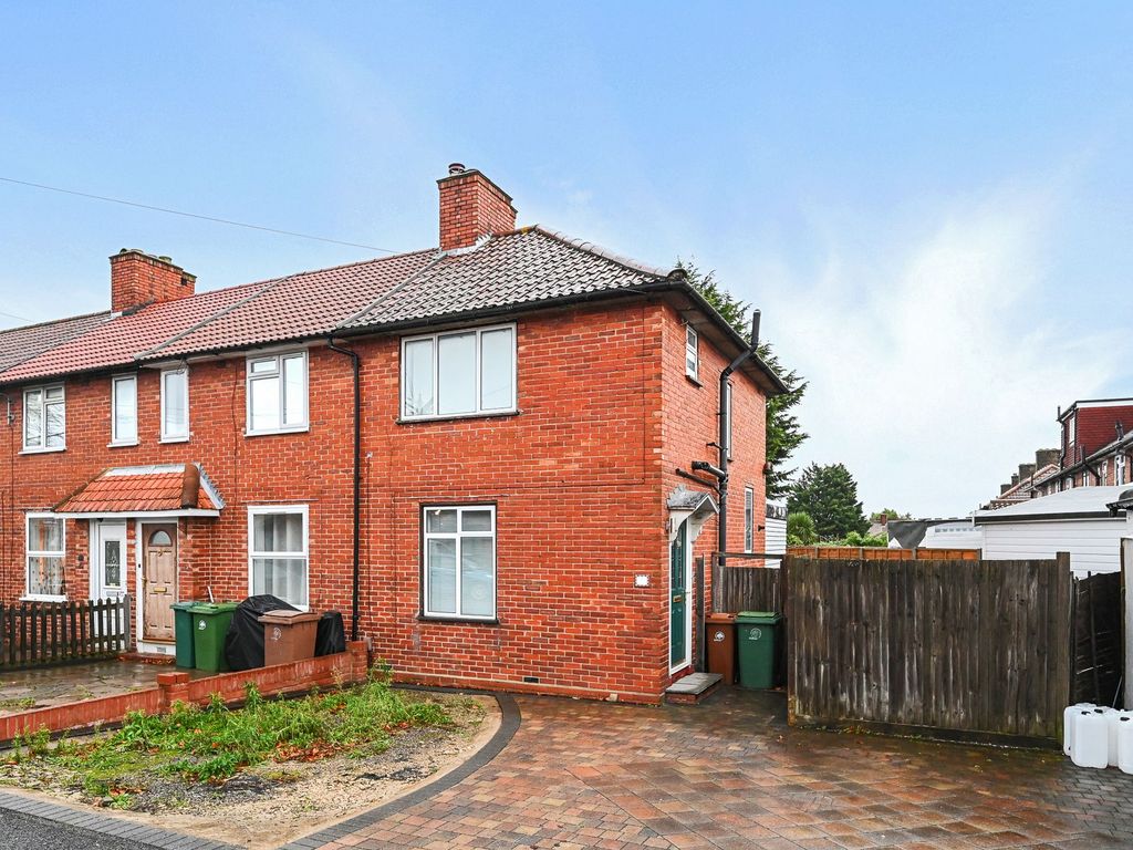 2 bed end terrace house for sale in Tewkesbury Road, Carshalton SM5, £