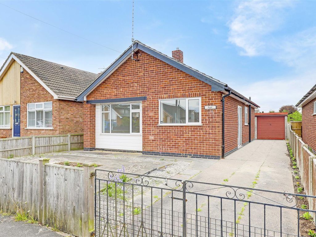 2 bed detached bungalow for sale in Orchard Drive, Calverton