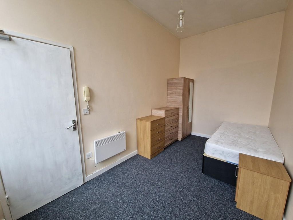 Room to rent in Mitford Street, Stretford, Manchester M32 Zoopla