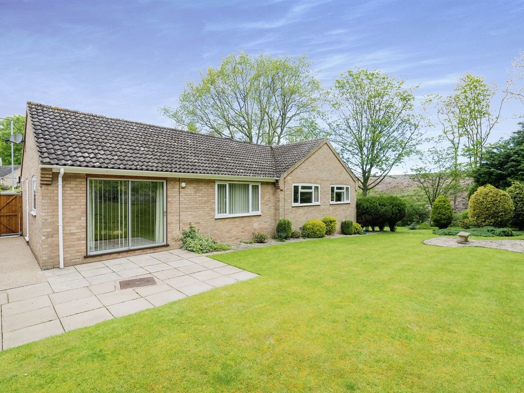3 bed detached bungalow for sale in Compit Hills, Cromer NR27 Zoopla