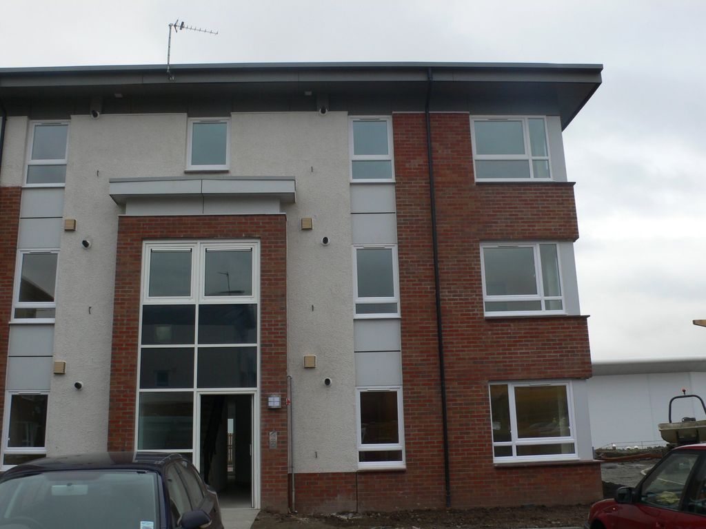 2 bed flat to rent in Old Brewery Lane, Alloa FK10, £850 pcm Zoopla