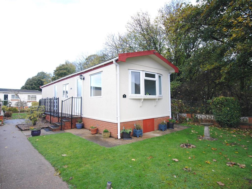 2 bed mobile/park home for sale in Newfield Chase, Garforth, Leeds LS25