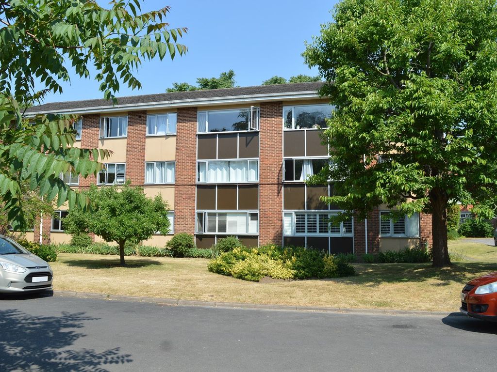 2 bed flat to rent in Brockley Combe, Weybridge KT13 Zoopla