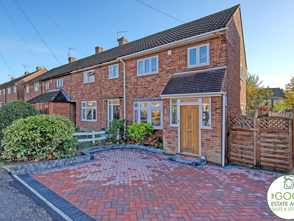 3 bed end terrace house for sale in Mowbrey Gardens, Loughton IG10, £