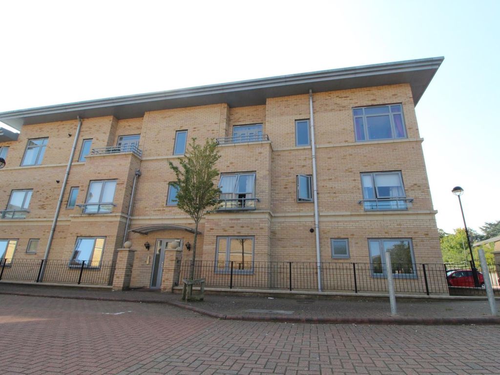 2 bed flat to rent in Robinson Street, Bletchley, Milton Keynes MK3, £
