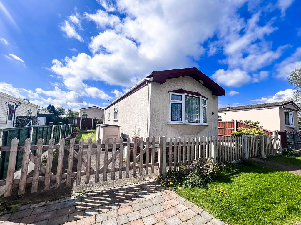 1 bed mobile/park home for sale in New Road, Ashfield Park, Scunthorpe