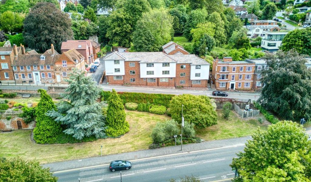 Studio to rent in Quarry Street, Guildford GU1, £1,250 pcm Zoopla