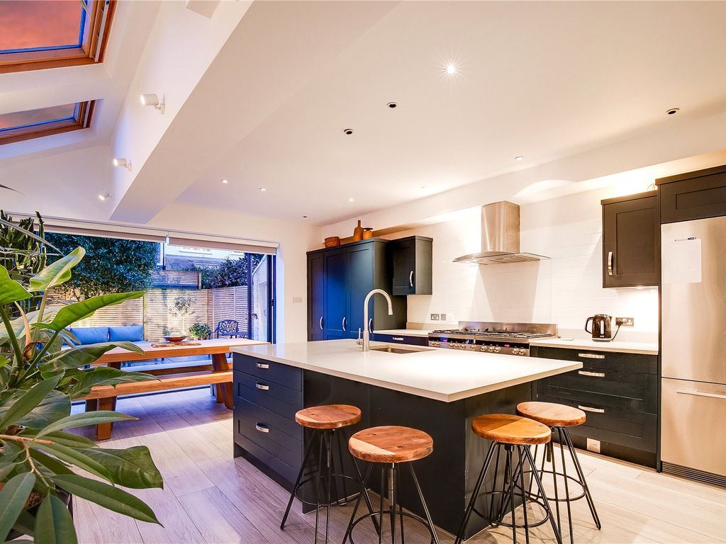 5 bed terraced house for sale in Manchuria Road, London SW11, £