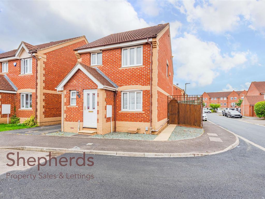3 bed detached house to rent in Pettys Close, Cheshunt, Waltham Cross EN8 Zoopla