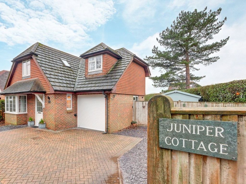 4 bed detached house for sale in Burwash Road, Heathfield TN21, £