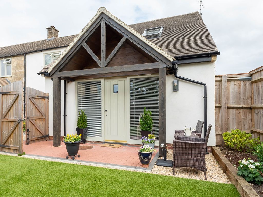 1 bed end terrace house for sale in Witney Road, Long Hanborough OX29