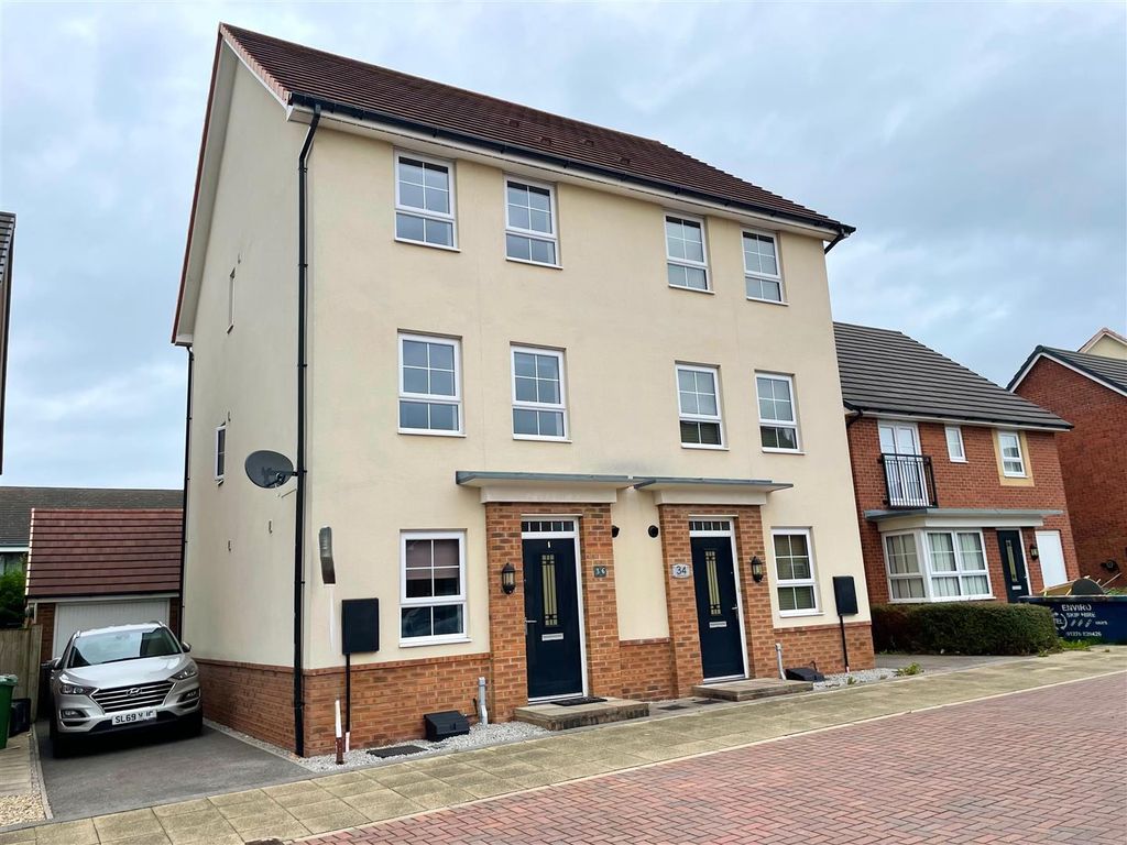 4 bed town house for sale in Patrons Drive, Elworth, Sandbach CW11, £