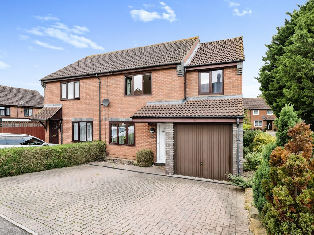 4 bed semidetached house for sale in Camrose Road, Northampton