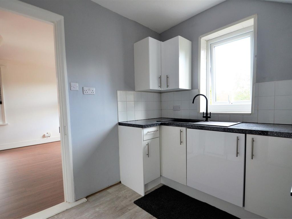 2 bed for sale in Wendover Road, Aylesbury HP21, £190,000