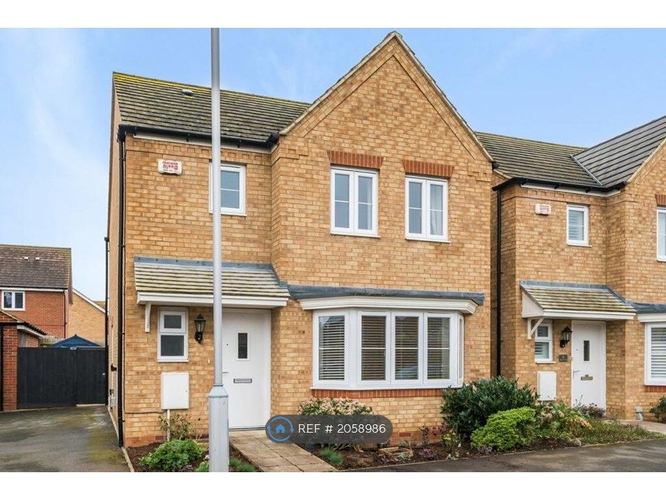 3 bed detached house to rent in Ryder Way, Flitwick, Bedford MK45, £