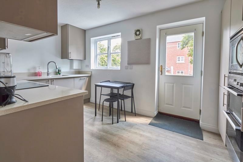 5 bed terraced house to rent in Addington Court, Horseguards, Exeter