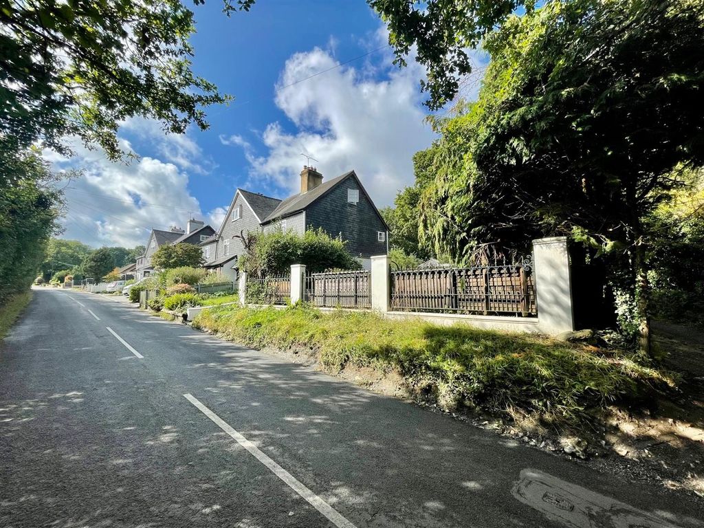 2 bed end terrace house for sale in Fawkham Road, West Kingsdown