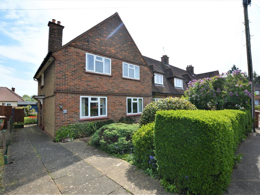 3 bed semidetached house for sale in Gonville Avenue, Croxley Green