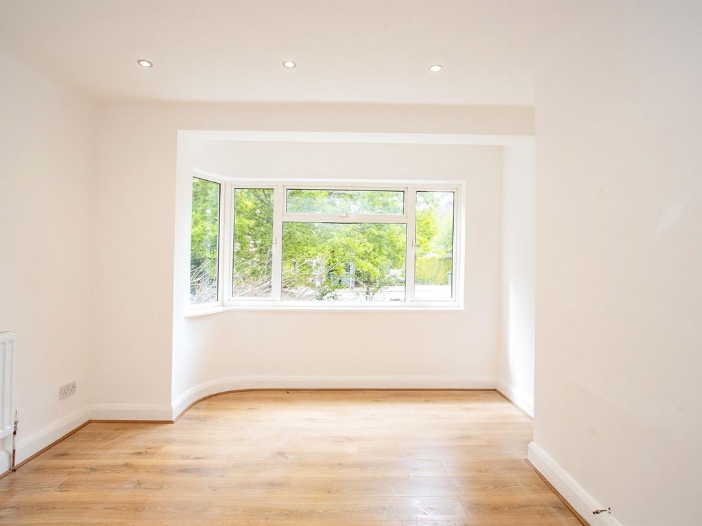 2 bed flat for sale in Courtlands Drive, Watford WD17, £260,000 Zoopla