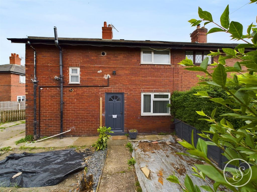 3 bed end terrace house for sale in Park Avenue, Swillington, Leeds
