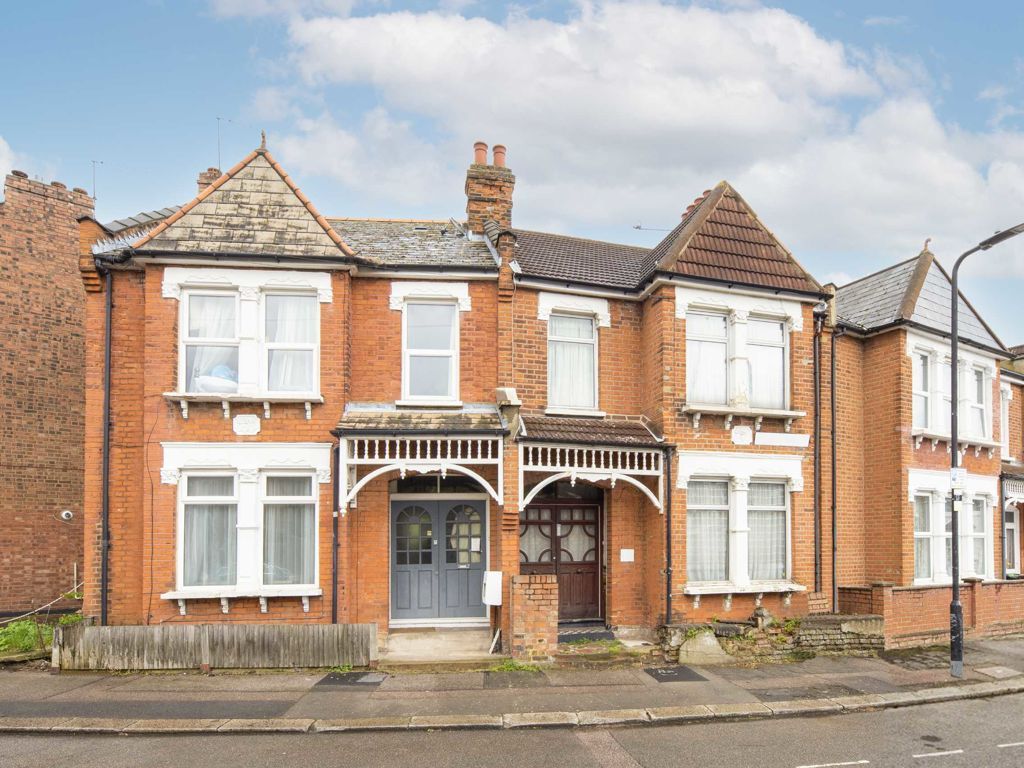 3 bed property for sale in Clyde Circus, London N15 Zoopla