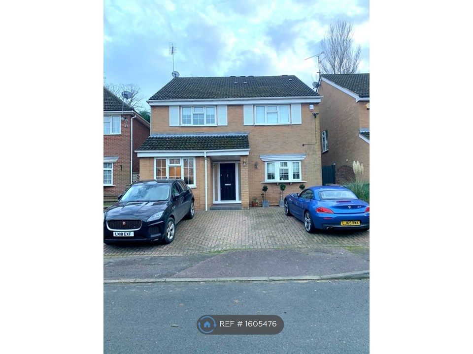 5 bed detached house to rent in Clare Close, Elstree Borehamwood WD6