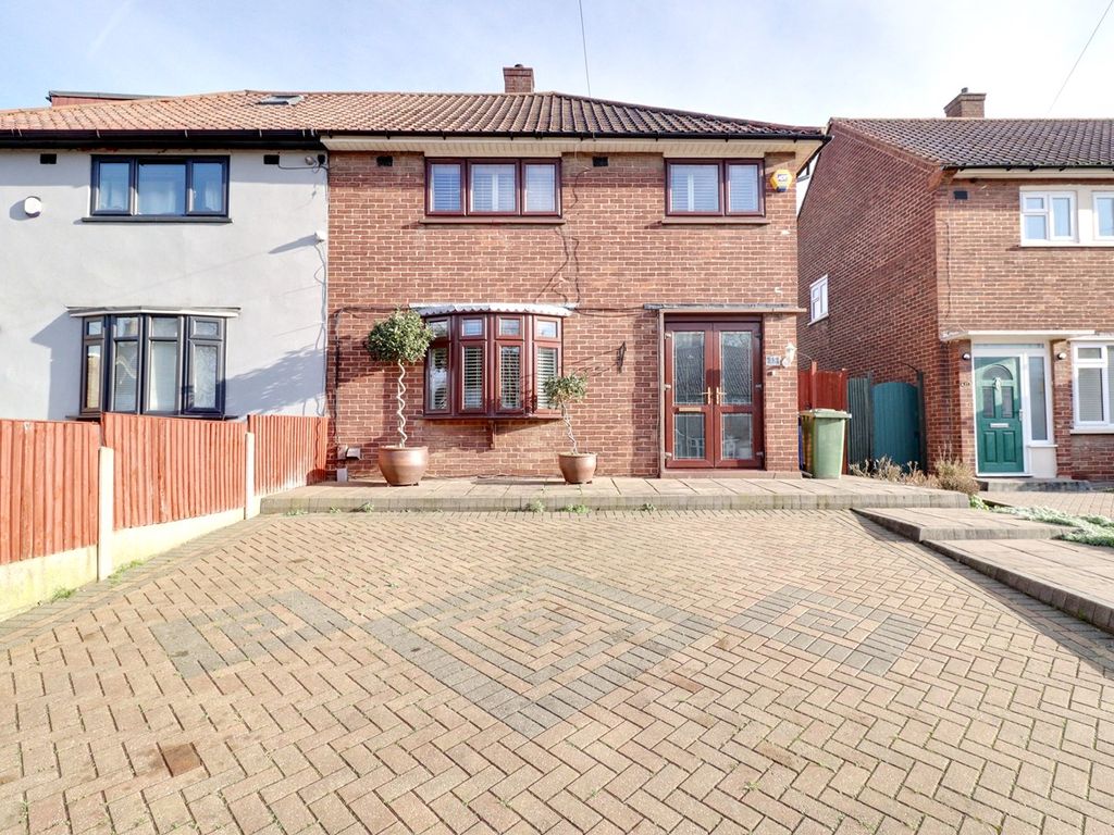 3 bed semidetached house for sale in Cullen Square, South Ockendon