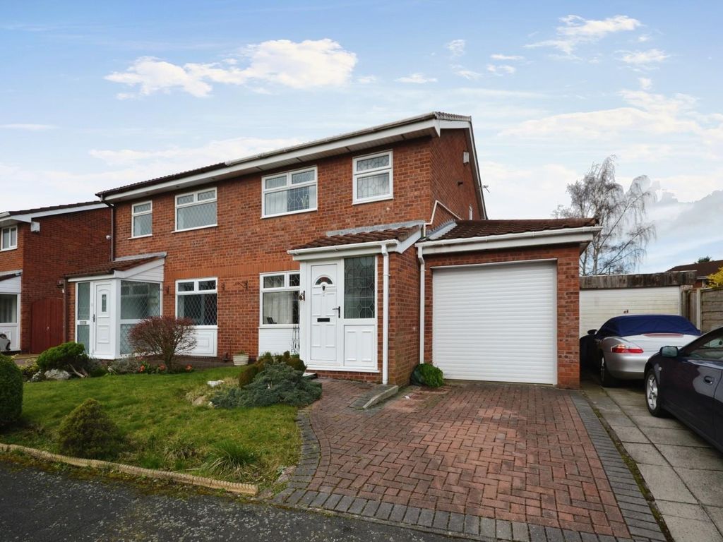 3 bed semidetached house for sale in Livingstone Close, Old Hall