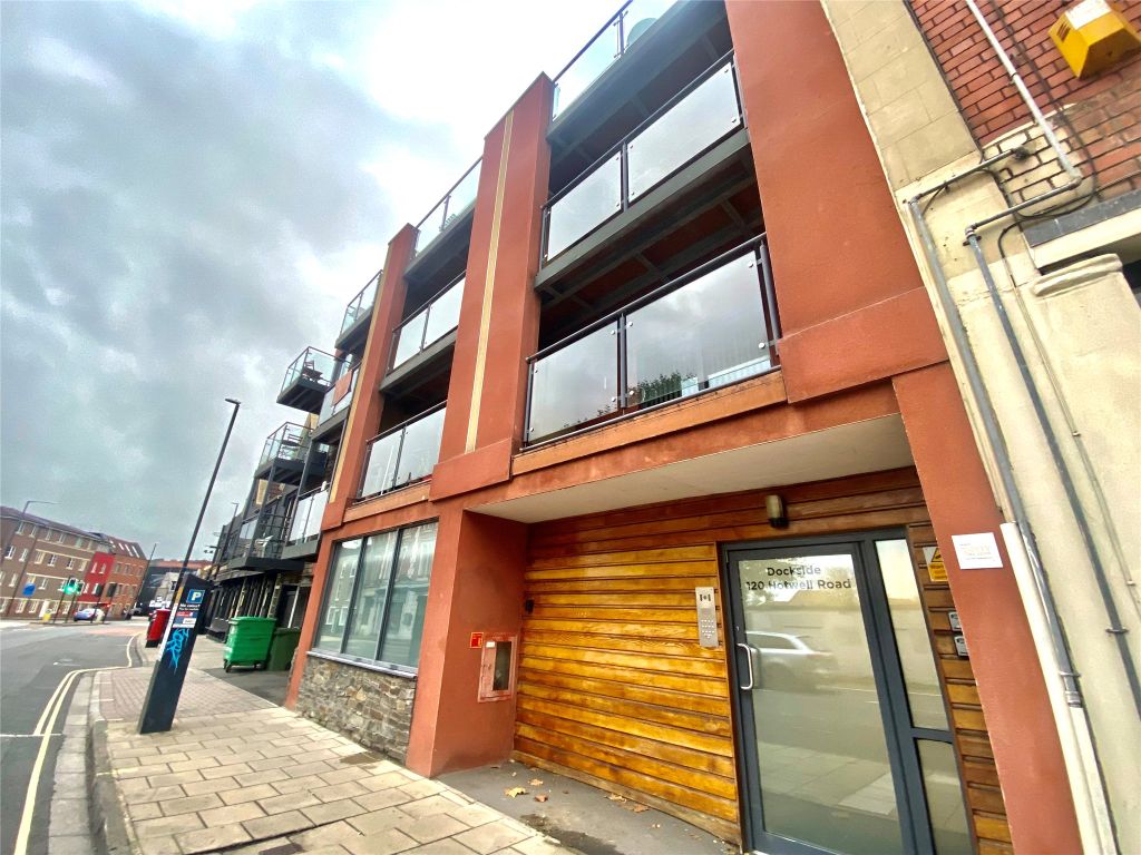 1 bed flat to rent in Dockside, 120 Hotwell Road, Bristol BS8, £1,300