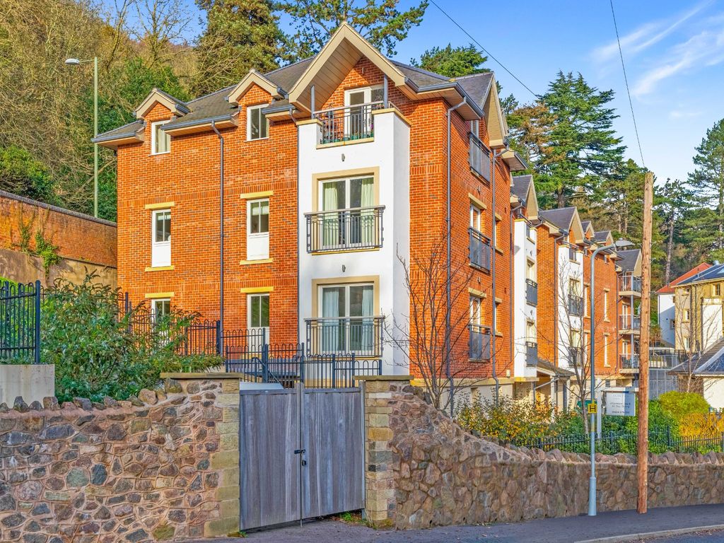 2 bed flat for sale in Ellerslie Drive, Malvern WR14, £325,000 Zoopla