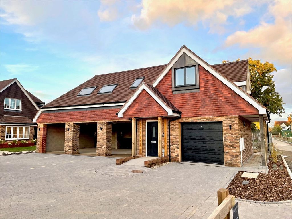 New home, 2 bed flat for sale in Tandridge Lane, Lingfield RH7, £304,500 Zoopla