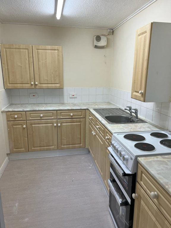 Block of flats to rent in Thorburn Road, Wirral CH62, £550 pcm Zoopla