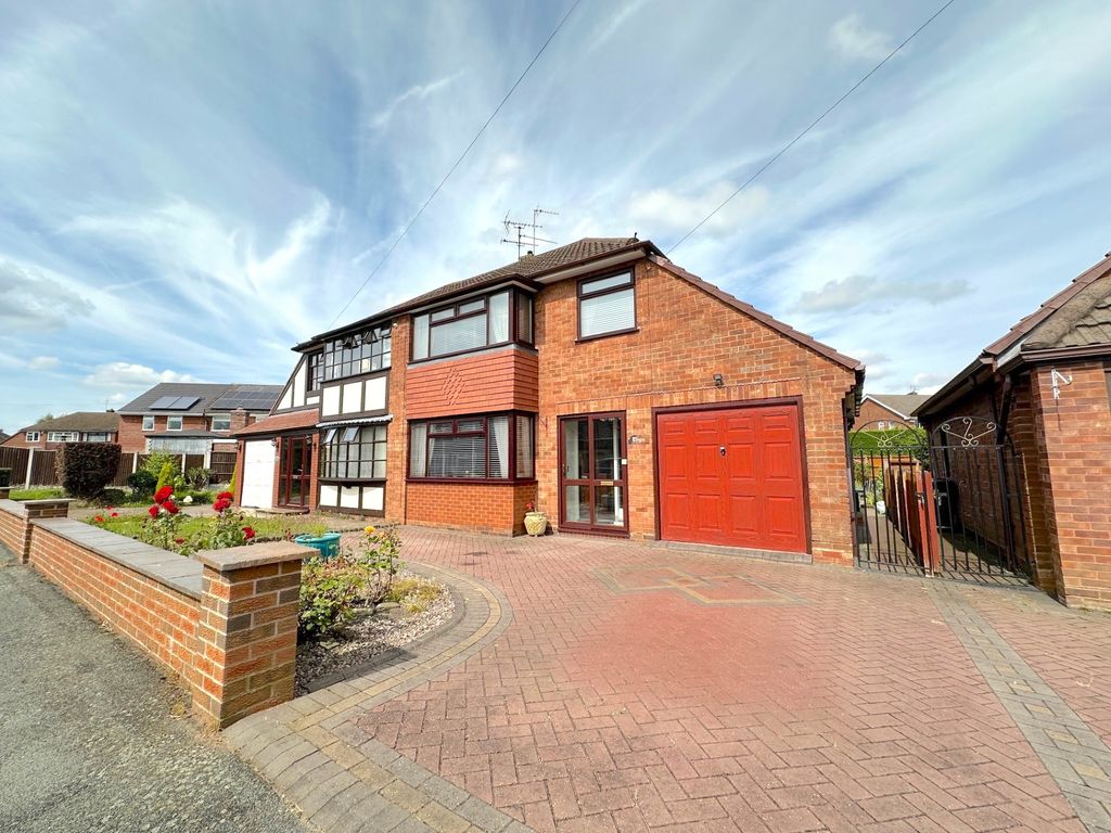 3 bed semidetached house for sale in Overseal Road, Wednesfield, Wolverhampton WV11, £260,000