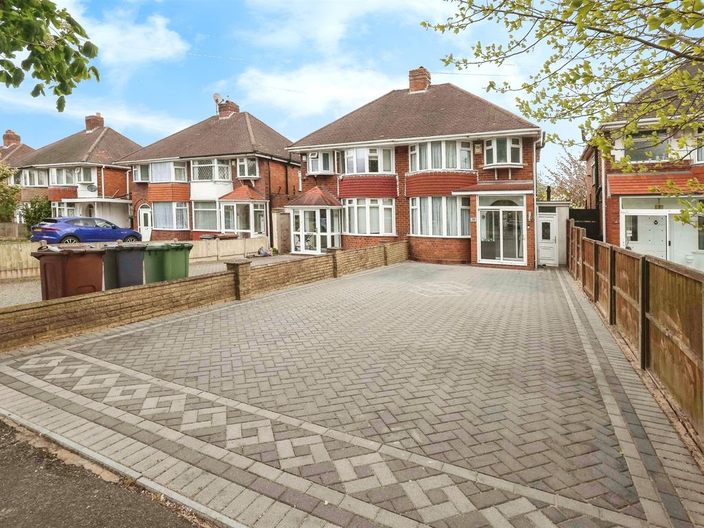 3 bed semidetached house for sale in Melton Avenue, Solihull B92, £