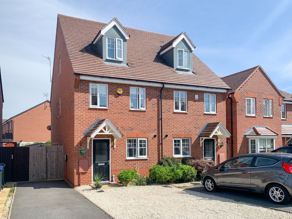 3 bed town house for sale in Brackley Crescent, Warwick, Warwickshire