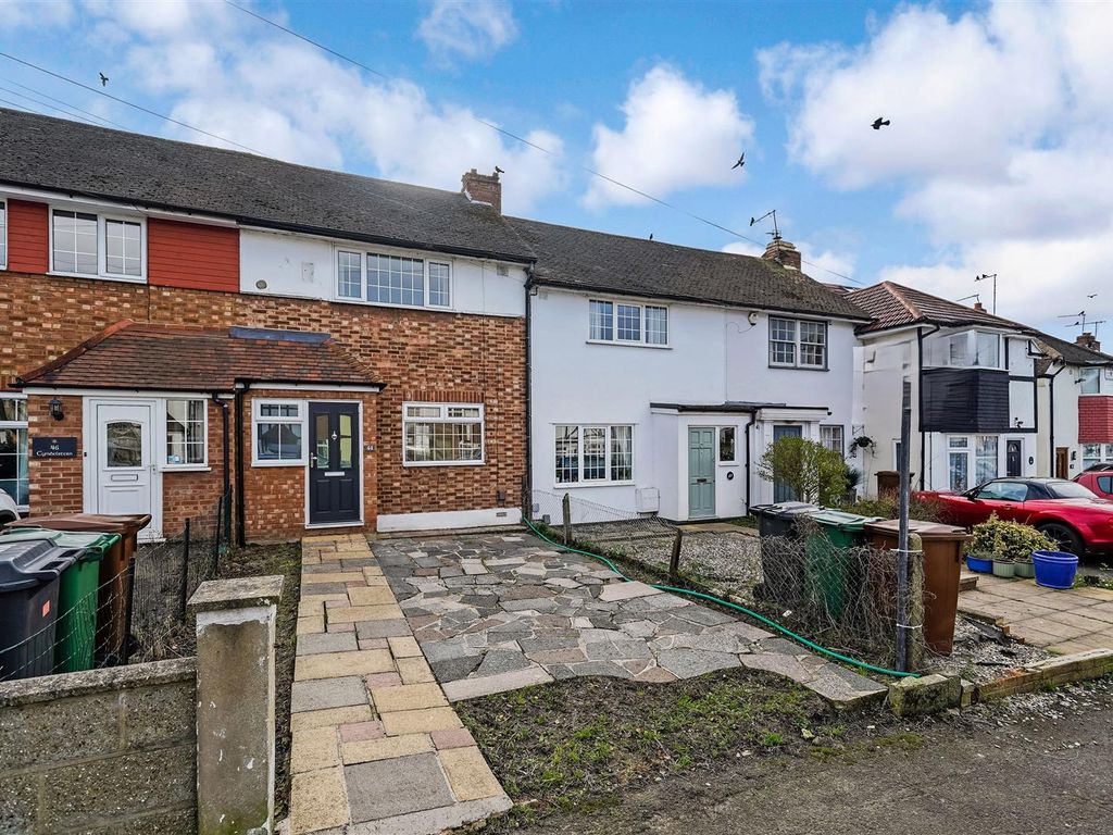 2 bed terraced house to rent in Hawkdene, North Chingford E4, £1,700