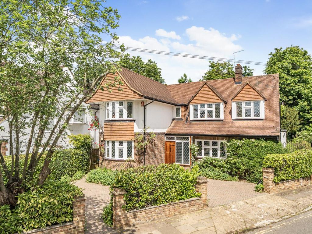 5 bed detached house for sale in Cavendish Drive, Edgware HA8, £1,600,000 Zoopla