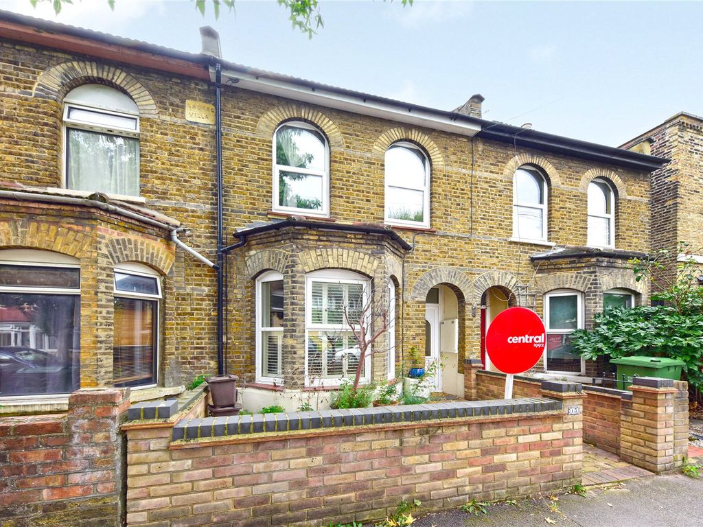 2 bed flat for sale in Lister Road, Leytonstone, London E11, £385,000