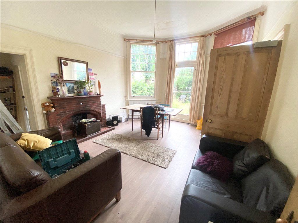 5 bed flat to rent in Egham Hill, Egham, Surrey TW20 Zoopla